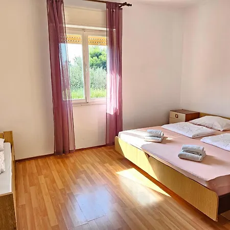 Milada Appartamento Banjol